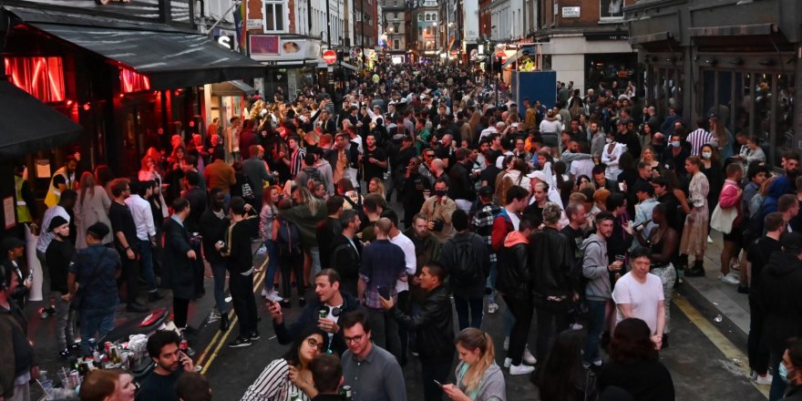 İngiltere'de İkinci Dalgada Ölü Sayısı 120 Bine Ulaşabilir