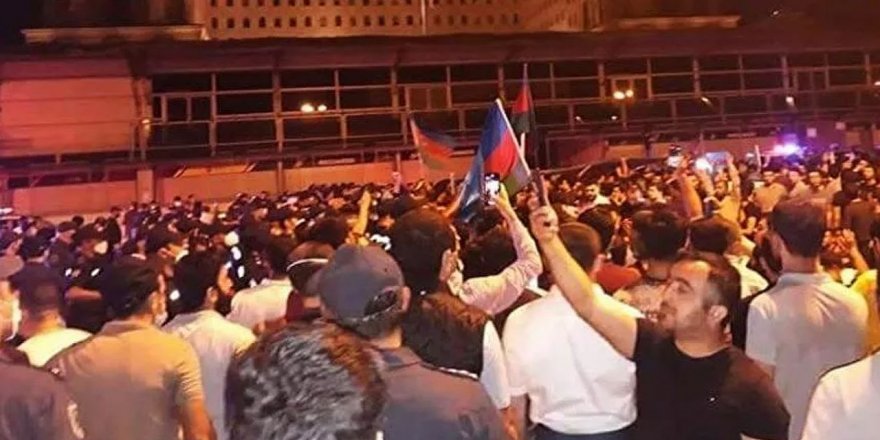 Bakü'de orduya destek yürüyüşü