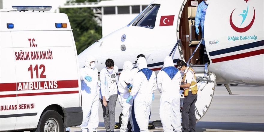 Kırgızistan'daki Kovid-19 Hastası Türk Vatandaşları Ambulans Uçakla Yurda Getirildi