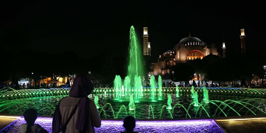 Türkiye'deki 90 Bin Camide Sela Okundu