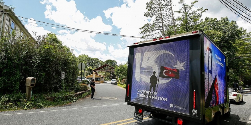 15 Temmuz'un 4. Yıl Dönümünde FETÖ'nün Elebaşı Pensilvanya'daki Çiftliğinin Önünde Protesto Edildi