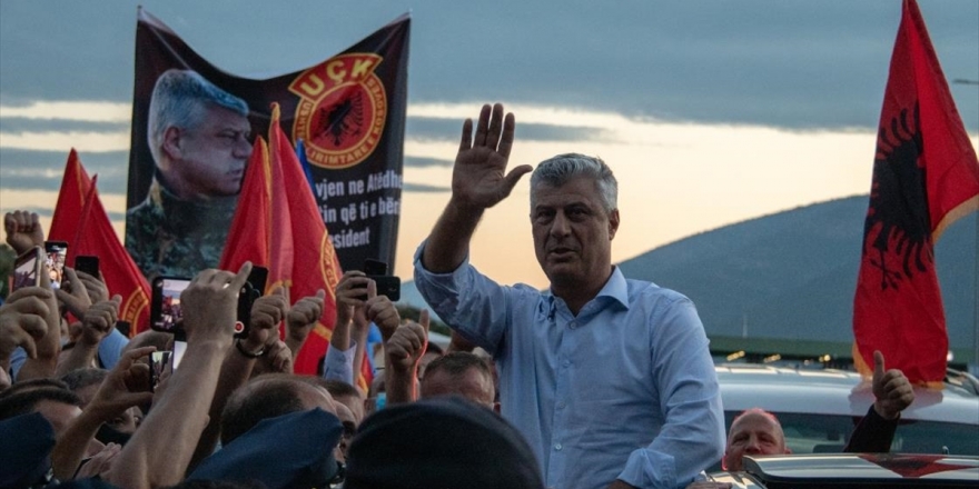 Kosova Cumhurbaşkanı Thaçi’ye Lahey’deki Sorgusunun Ardından Ülkesinde Coşkulu Karşılama