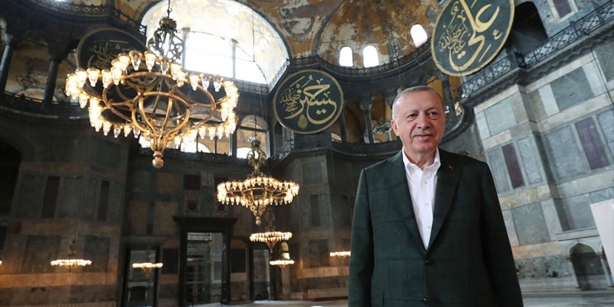 Cumhurbaşkanı Erdoğan Ayasofya Camisi'nde İncelemelerde Bulundu