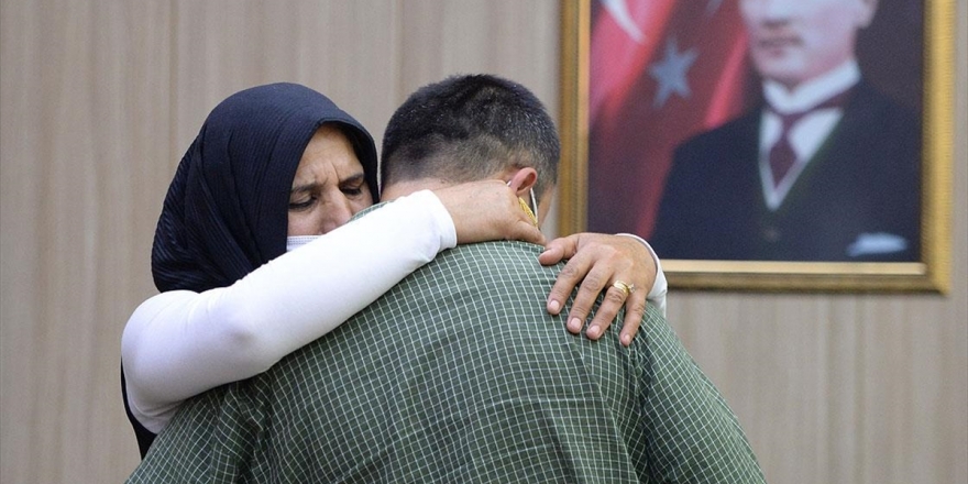 İkna Edilen PKK'lı Terörist Suriye Sınırında Teslim Oldu