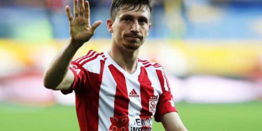 Mert Hakan Yandaş Sivasspor'dan ayrıldı