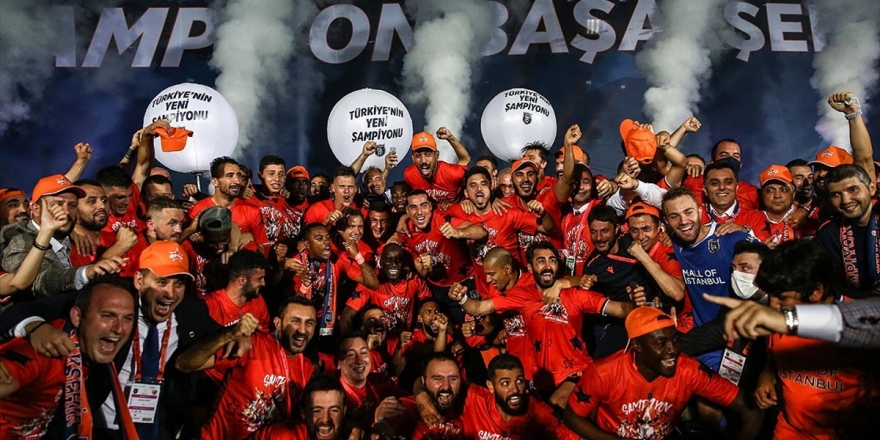Medipol Başakşehir Kötü Başladı, Şampiyon Bitirdi