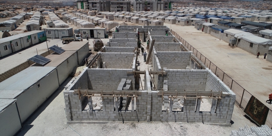 İHH, İdlib’de 'Briket Okul' İnşaatına Başladı