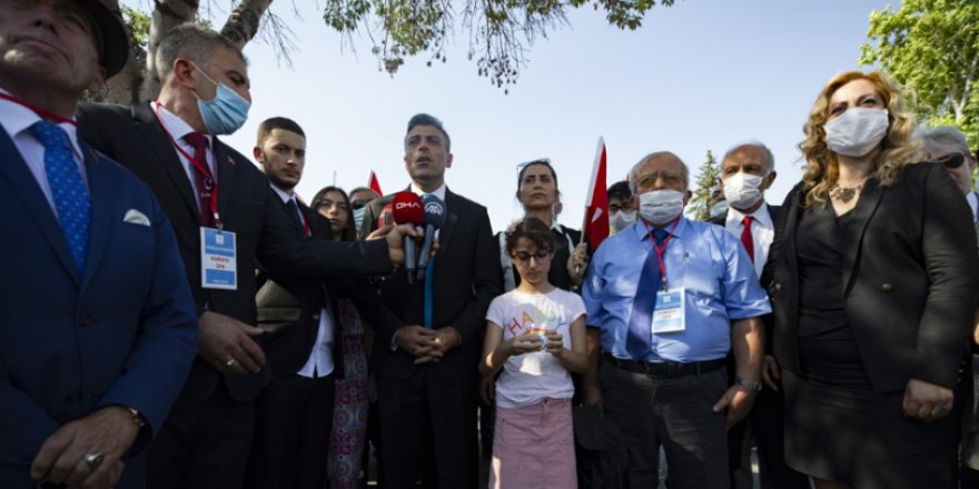 Öztürk Yılmaz ve Yenilik Partisi kurucuları Anıtkabir’i ziyaret etti