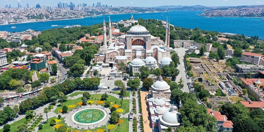 Fatih Sultan Mehmet'in Ayasofya Vakfiyesi, Ayasofya Camisi'nin Tarihine Işık Tutuyor