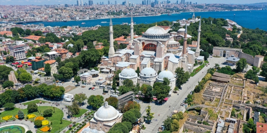 Ayasofya Camii'ne atanan 3 imam ve 5 müezzinin isimleri açıklandı