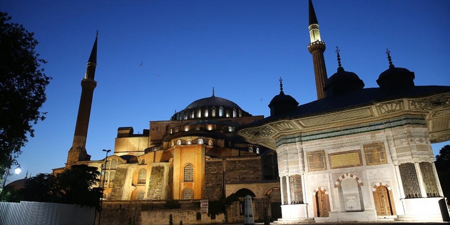 Ayasofya Camisi'nde Açılış Hazırlıkları Sürüyor