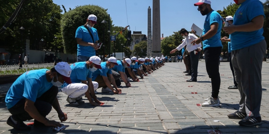 Ayasofya-i Kebir Cami-i Şerifi'nde Kılınacak Cuma Öncesinde Saf Düzeni İşaretlemeleri Yapıldı