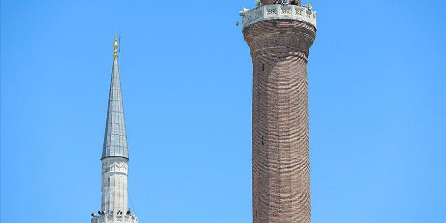 Ayasofya'nın minarelerinden 4 müezzin birlikte sela okudu