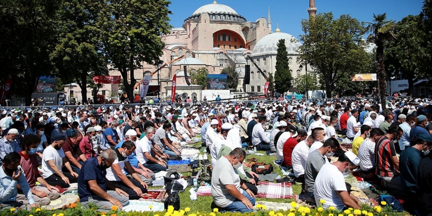 Ayasofya-i Kebir Cami-i Şerifi'nin Yeniden İbadete Açılması Sevinçle Karşılandı