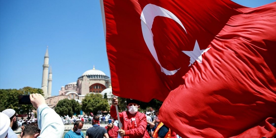 Tunus Cami İmamları Derneği: Ayasofya'daki Cuma Namazı Müslümanları Sevindirdi