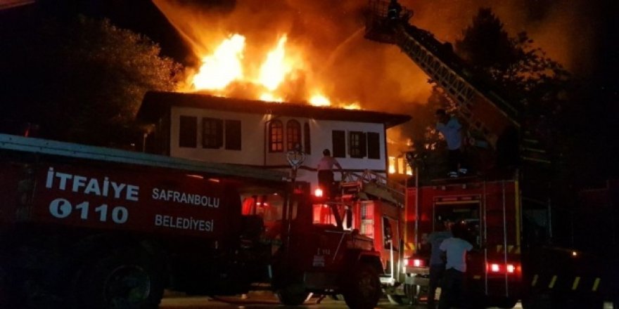 Safranbolu'da tarihi konaklarda çıkan yangın söndürüldü