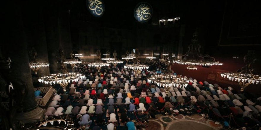 Ayasofya Camii'nde ilk sabah namazı kılındı