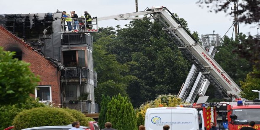 Almanya’da apartmanın üzerine küçük uçak düştü: 2 ölü, 2 yaralı