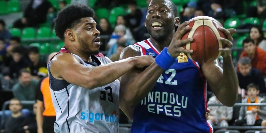 Anadolu Efes'te Dunston'ın Sözleşmesi Yenilendi