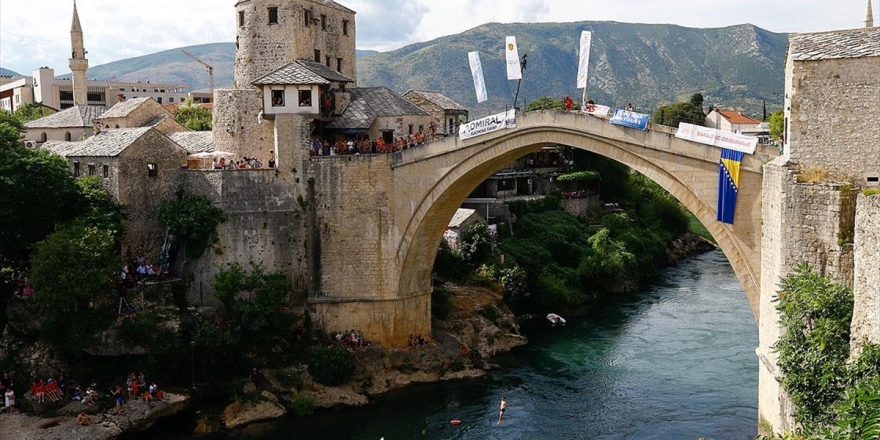 Bosna Hersek'te '454. Geleneksel Mostar Köprüsü Atlayışları' Yapıldı