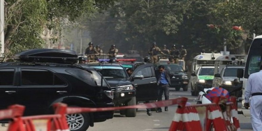 Pakistan'da militanlarla çıkan çatışmada 5 güvenlik görevlisi öldü