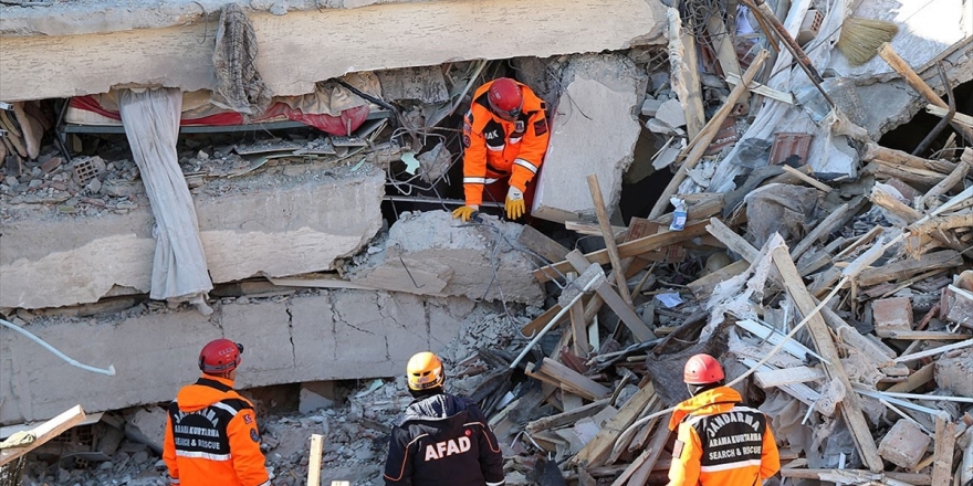 Ak Parti 'Türkiye'de Olası Depremlere Hazırlık' İçin Meclis Araştırması Açılmasını İstedi
