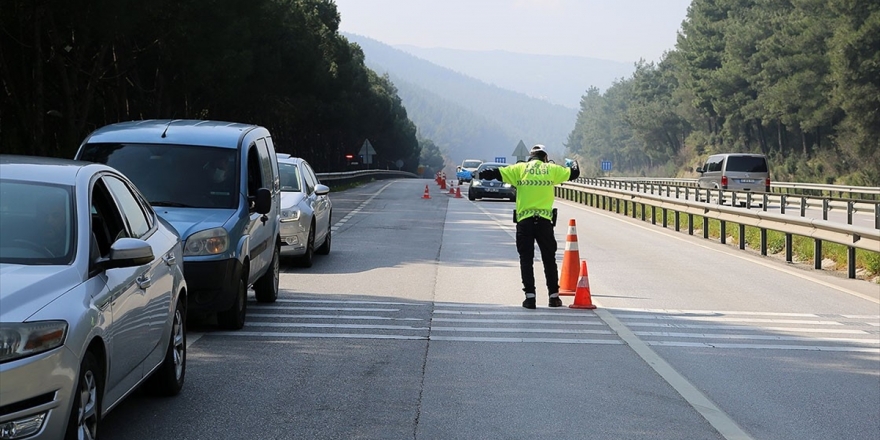 Bayram Dolayısıyla Kara Yollarında Sıkı Trafik Tedbirleri Uygulanmaya Başlandı