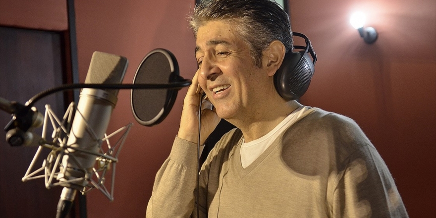 Şarkılarıyla Gönüllerde Yer Edinen Murat Göğebakan