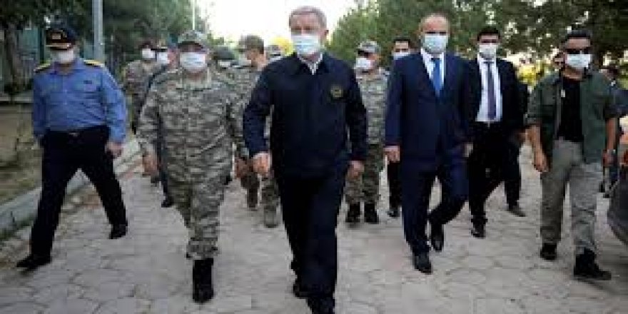 Bakan Akar ve komuta kademesi Yunanistan sınırında