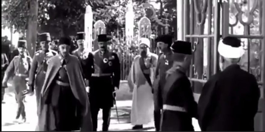 Sultan VI. Mehmed'in Fatih Sultan Mehmed’in türbesini ziyaret ettiği görüntüleri ortaya çıktı