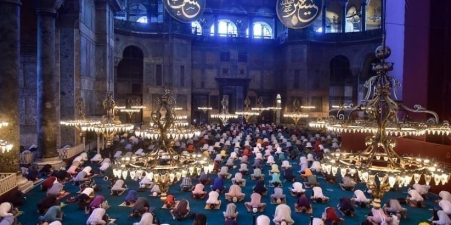 Ayasofya'da bayram sabahında sabah namazı kılındı