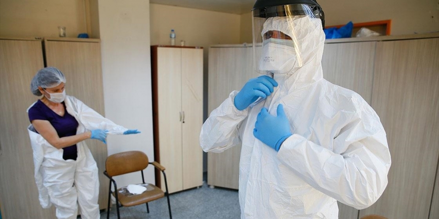 'Koronavirüs Dedektifleri' Bayramı Görevlerinin Başında Geçiriyor