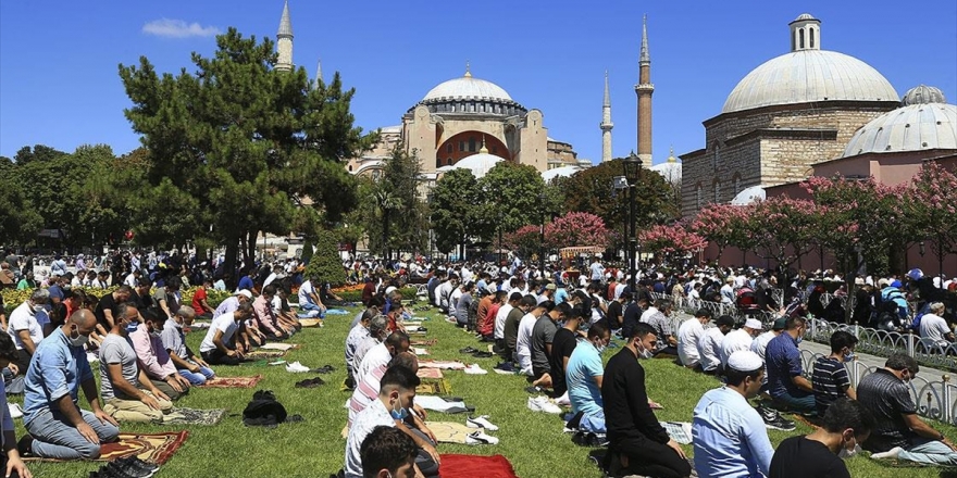 Ayasofya-i Kebir Cami-i Şerifi'nde Bayram Ve Cuma Yoğunluğu