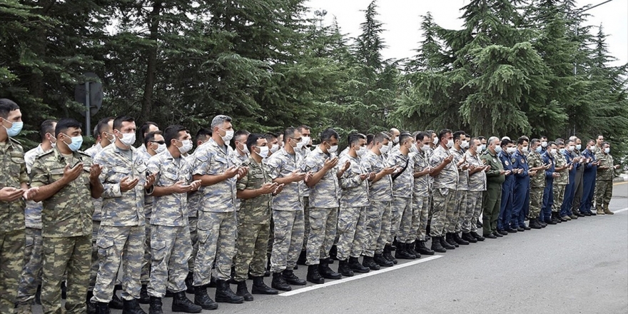 Ortak Tatbikata Katılan Türk Ve Azerbaycan Askerlerinden Bayram Kutlaması
