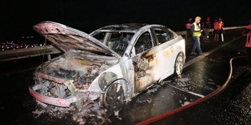 Anadolu Otoyolu'nda 3 araç birbirine girdi