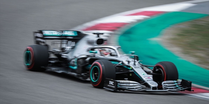 Formula 1'de Hamilton'dan Üst Üste Üçüncü Zafer