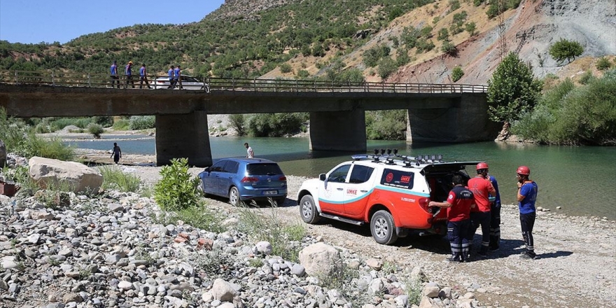 Kaybolan 4 Yaşındaki Miraç'ın Bulunması İçin Çalışmalar Dicle Nehri Kenarında Sürüyor