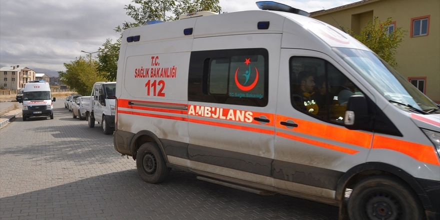 Hakkari Yüksekova'da Bir Araç Uçuruma Devrildi