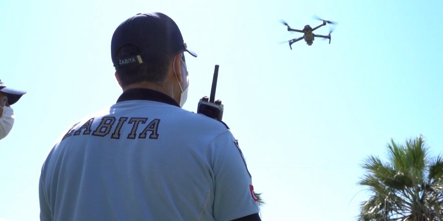 KUŞADASI BELEDİYESİ ZABITASI SAHİLLERİ DRONE İLE DENETLİYOR 