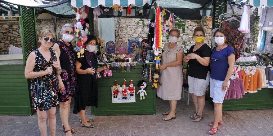 KUŞADASI’NA MODERN VE ESTETİK SEYYAR TEZGÂHLAR ÇOK YAKIŞTI