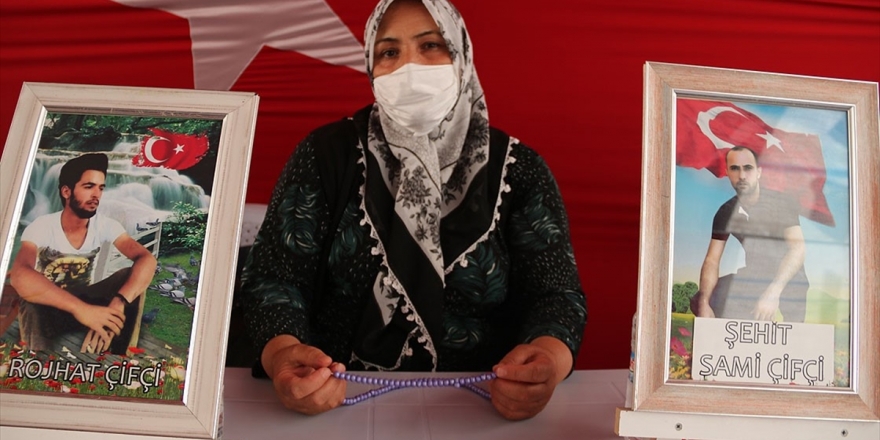 Diyarbakır Annelerinden Çiftçi: Oğlum, Senin Yerin Orası Değil. Kardeşin, Pkk Tarafından Öldürüldü