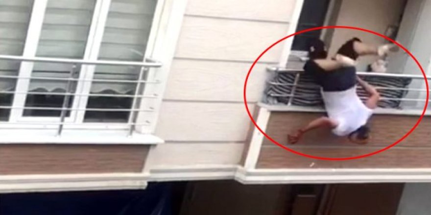 Kavga ettiği kişiye balkondan tencere atarken aşağıya düştü
