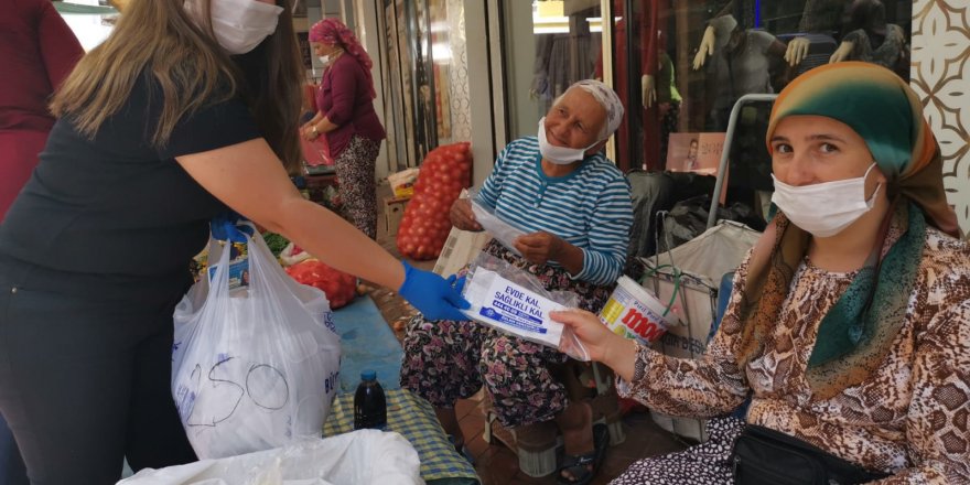 AYDIN BÜYÜKŞEHİR BELEDİYESİ ESNAFI VE VATANDAŞI MASKESİZ BIRAKMIYOR