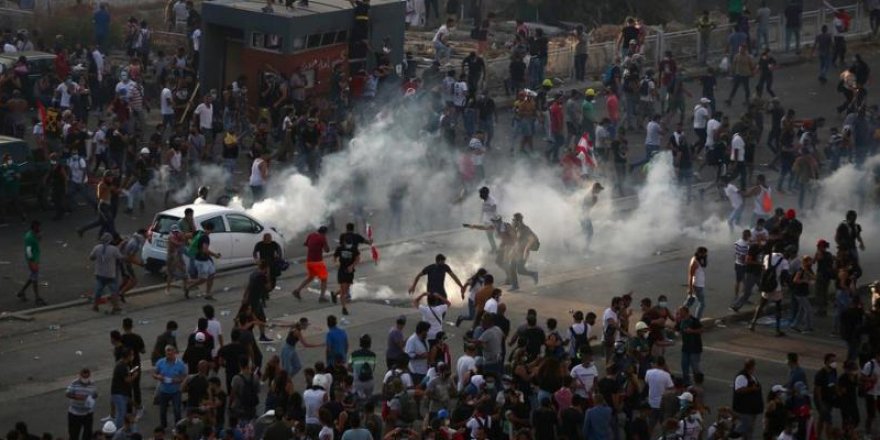Lübnan'da protestolar sürüyor; 1 polis öldü, yaralı sayısı 238'e yükseldi