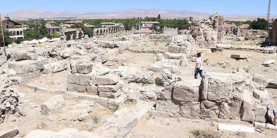 Tyana Antik Kenti'nde 4. Yüzyıla Ait Kilise Ortaya Çıkarıldı