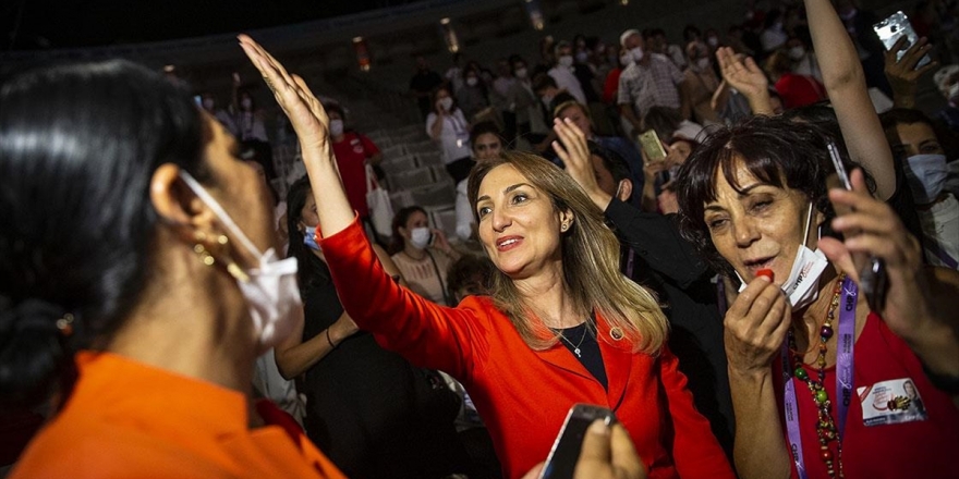 CHP Kadın Kolları Genel Başkanlığına Aylin Nazlıaka Seçildi