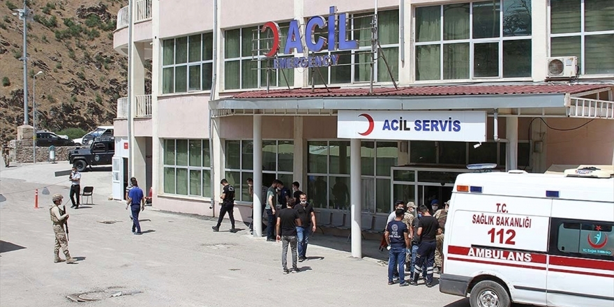 Hakkari'de Zırhlı Araç Devrildi: 2 Şehit