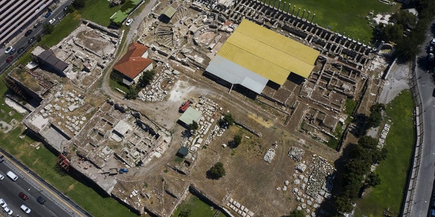 İzmir'de Antik Çağ'dan Kalma 'Gymnasium' Kalıntılarına Ulaşıldı