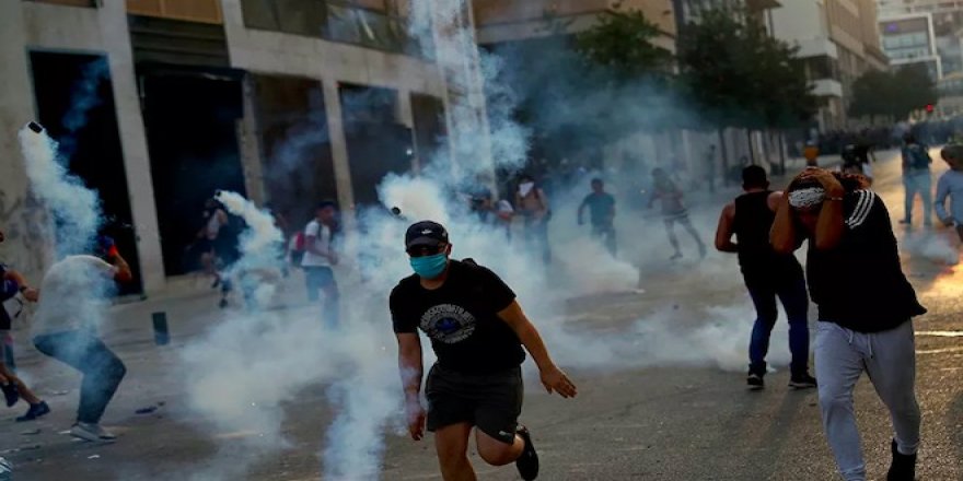 Beyrut patlaması hükümeti düşürdü!