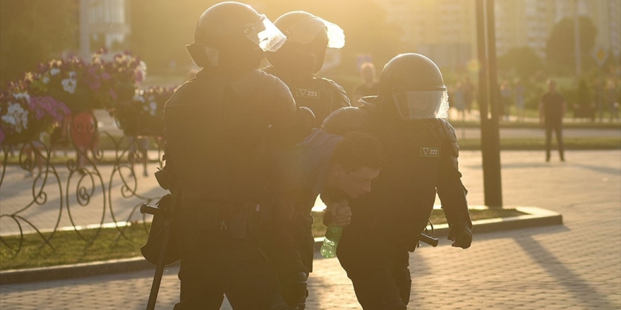 Belarus’taki Protestoların Üçüncü Gününde 1000’den Fazla Kişi Gözaltına Alındı